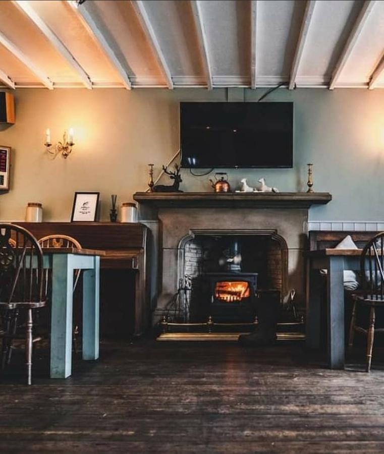 Peak District, The Greyhound Inn, Warslow Circa 1750 Extérieur photo