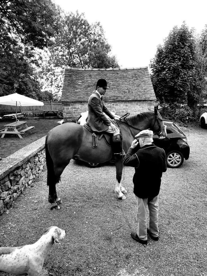 Peak District, The Greyhound Inn, Warslow Circa 1750 Extérieur photo